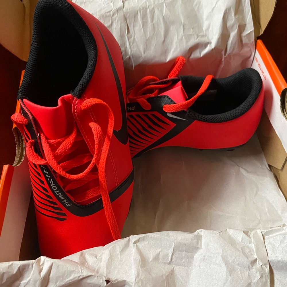 Nike Bright Crimson Phantom Venom Club FG Soccer cleats  new
